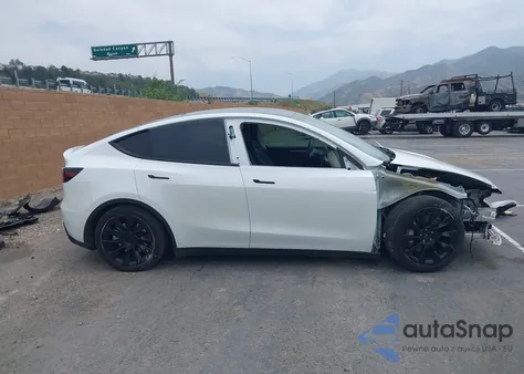 2023 Tesla Model Y Awd/Long Range Dual Motor All-Wheel Drive from USA, damaged, VIN 7SAYGAEE4PF752629